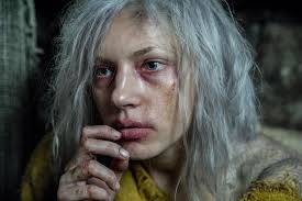 C'est en tout cas ce que laisse penser sa dernière story qui lui était adressée. Lagertha Meconnaissable Sur Les Photos De Son Retour Dans La Saison 5b De Vikings Premiere Fr