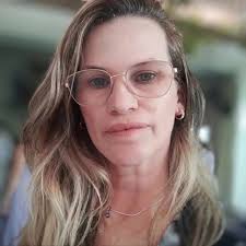 Chorando, dona Ruth garantiu que vai tentar conseguir a guarda do neto,  único filho de Marília Mendonça, mas rejeitou acordo com Murilo Huff: 'Não  vai ser amigável'