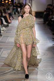 Zapraszam na oficjalną stronę karoliny gorczycy jednej z najpiękniejszych aktorek filmowych i teatralnych młodego pokolenia. The Fashion Search Engine Tagwalk