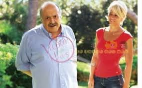 Questo trapela dalla recente intervista fatta a maurizio costanzo dal settimanale chi in cui ha parlato del suo matrimonio con maria de filippi… ha svelato qual è il segreto del loro equilibrio: Gossip Maurizio Costanzo E Maria De Filippi Lui Svela Il Segreto Del Successo Del Loro Matrimonio Il Vicolo Delle News
