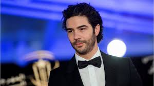 En 2021, tahar rahim est de retour au cinéma. Voici Tahar Rahim Ses Confessions Sur L Eprouvant Tournage De Designe Coupable Voici Les Videos