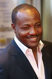 Steffan Jones of Derbyshire prepares to bowl