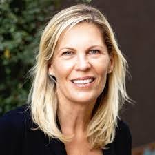 Lisa Alumbaugh's Instagram, Twitter & Facebook