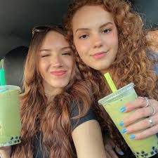 Isabella Healy's Instagram, Twitter & Facebook