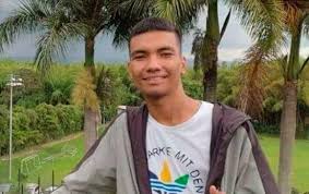 • nacido en bucaramanga, el 4 de julio de 1930, hijo de don carlos julio ardila y doña emma lülle llach. Santiago Ochoa El Joven Decapitado Que Encontraron En Tulua