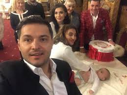 Vedete / meghan markle the bench, prima carte pentru copii scrisa de meghan markle, care a fost lansata marti in regatul unit, nu a reusit sa ajunga in topul celor mai bine vandute aparitii editoriale, conform news.ro. Liviu Varciu Obligat SÄƒ Isi Boteze Fiica In Postul Pastelui Ce Se Intampla Cu MicuÅ£a Foto