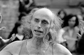 Julian Beck, ator, diretor e autor teatral americano, fundou o Living  Theatre