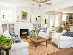 Hgtv Magazine Has The Ultimate Guide To The Fixer Upper Stars Signature Design Moves Fixer Upper Living Room Farm House Living Room Cottage Living Rooms
