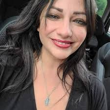 Sandra Darby's Instagram, Twitter & Facebook