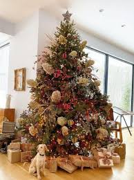 Lomba desain poster ini diadakan dalam rangka acara perayaan lustrum xii its 2020. 8 Model Pohon Natal Terbaru 2020 Inspirasi Dari Para Selebriti