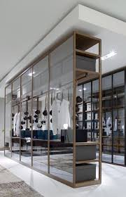 When determining how to layout recessed lighting for even light distribution, a good guideline is to average a minimum of one light for every 25 square feet of living space. Pin De Eileen Goh En Home Amazing Interiores De Armarios Sistema De Armario Closets Modernos