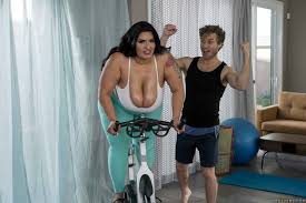 Chubby Sofia Rose having hardcore Workout Session - Pichunter