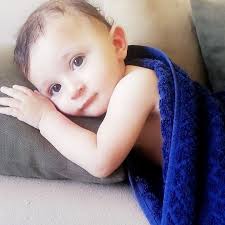 صبايا بدي صبيه ميكب ارتست و "هير ستايل" وتكون عندها خدمه منزليه وتكون سفاحه  بالتسريحات ادمن ضروووري نزل لو سمحت