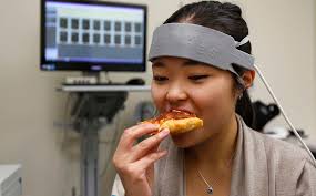 While-you-nosh brain imaging