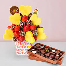 Surprise your loved one this valentine's day by putting together a personalized arrangement filled with fresh flowers to symbolize your love for them. Valentine S Day Bouquet Chocolates Edible Arrangements