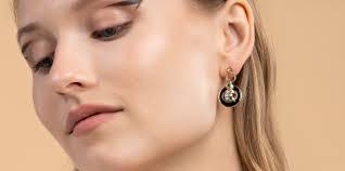 Donna Ottesen's Instagram, Twitter & Facebook