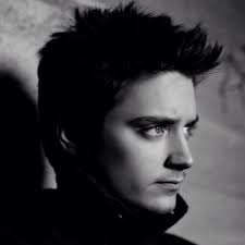 Elliot Lamb (@thepeoplesson)