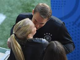 Auf meinestadt.de kannst du ganz ungezwungen interessante und nette leute. Hier Knutscht Manuel Neuer Seine Freundin Nina Weiss