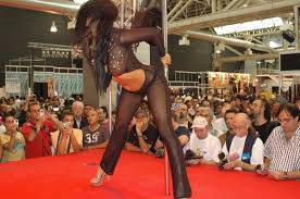 Sexy Russian brunette Julia P shows all her holes on stage — Russian Sexy  Girls