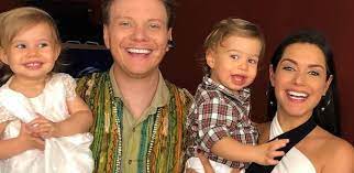 Thais fersoza foi duramente criticada após publicar uma fotografia onde surge a beijar na boca do filho de dois anos, teodoro. Michel Telo Filhos Do Cantor Vazam Musica Antes Do Lancamento
