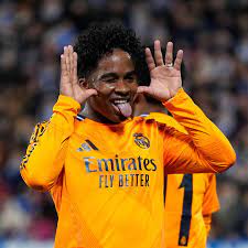 Endrick deixou o dele na vitória do Real Madrid por 3x2 diante do Leganés  pela Copa do Rei. O jovem brasileiro comemorou em homenagem a Neymar, que  comemora aniversário hoje e também