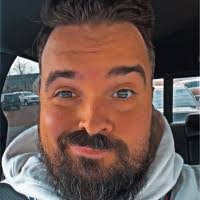 Derek Morton's Instagram, Twitter & Facebook