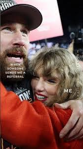 Ashley Lamore's Instagram, Twitter & Facebook