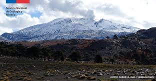 Alcanzó 1 kilómetro de altura prevalece alerta verde. Volcan Copahue Sernageomin
