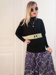 Cette jupe longue et fluide zadig&voltaire présente un imprimé hortensias, une taille élastiquée au dos et des applications de bandes de dentelle. Jupe Longue Noire Blanche Fleur Violette Vintage M Crushon