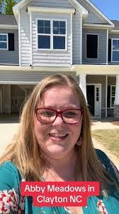 Abby Meadows's Instagram, Twitter & Facebook