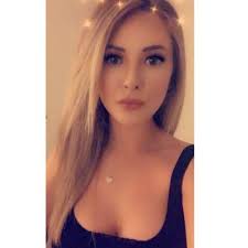 Amber Kent's Instagram, Twitter & Facebook