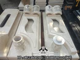 Desain pemakaman minimalis modern penuh warna. Kuburan Katolik Modern Model Kuburan Kristen Terbaru Desain Kuburan Katolik Kerajinan Marmer Tulungagung