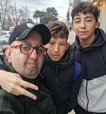 🏀✈️ Direzione Lundaspelen! Coach Andrea Frison insieme a Laurent Favre,  Mattia Polizia e Thomas Bertucci è partito per la Svezia per partecipare al  prestigioso torneo Lundaspelen. Un'esperienza internazionale di grande  valore, che