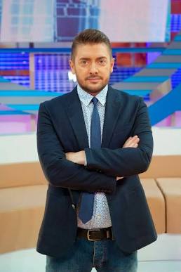 Телеведущий Алексей Суханов, généré par IA