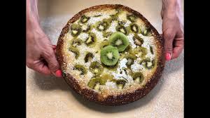Il kiwi, che troviamo in commercio nelle due varietà gialla e verde, è il frutto di una pianta rampicante che può raggiungere i 10 metri di altezza. Torta Al Kiwi Senza Uova Ricetta Facile Morbida E Leggera Youtube