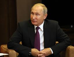 In umfragen ist putin trotz protesten gegen korruption und armut mit abstand der populärste und. Wladimir Putin Vom Kgb Agenten Zum Russischen Prasidenten