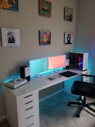 Para El Trading Room Me Gustan Los Cuadros Y La Doble Pantalla Room Setup Game Room Design Video Game Rooms