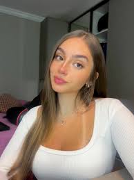 Os vídeos de Lara (@laralovison) com Montagem Totally Strange