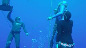 C'est sa maman qui doit être. Video Le Record Vole Du Champion D Apnee Guillaume Nery L Express