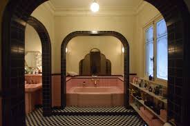 Pin By Zanet Cihlarova On 5 Style French Chic Parisian Bathroom Neutral Bathroom Decor Walk In Shower Designs