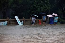 12 dead in zhengzhou train and thousands evacuated in henan. Frcaq8vkar Kxm