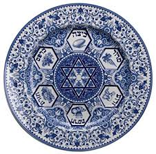Here are our best easy decorating ideas ranging in all different styles for those that love a more formal living room or a cozy den or a relaxed family room. 25 Unique Passover Decorations Supplies Table Setting Ideas For Pesach 2020 Amen V Amen