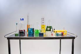 Gelas ukur berfungsi untuk mengukur volume segala benda, baik padat maupun cair pada berbagai ukuran volume. Alat Alat Laboratorium Kimia Penjelasannya Lengkap Bilabil