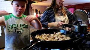 You don't need bottled teriyaki sauce to make teriyaki chicken. Stovetop Teriyaki Chicken Large Family Food Youtube