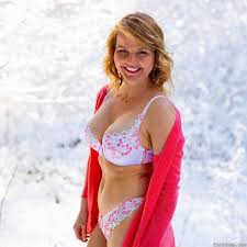 Bellina Chilling - Petite XXX Gallery