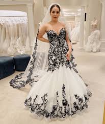 Strapless Sweetheart Neckline Black And White Fit And Flare Danielle Caprese Wedding Dress In 2020 Kleinfeld Bridal Dresses Wedding Dresses