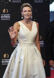 Juli 2011 standesamtlich und einen tag später kirchlich. Europas Schonste Royals Charlene Von Monaco Langes Abendkleid Formelle Kleider