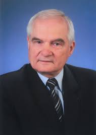 🕰️ Od akademickich "holówek", przez kwerendy archiwalne, aż po funkcje  prorektorskie