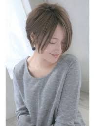 メルバイピュール mer by puur 前下がりショートボブ セミウェット パーソナルカラー ショートブロンドヘア 逆ボブヘアスタイル ヘアスタイル