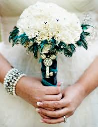 Love This Disney Wedding Bouquet With Mickey Mouse Brooch Mickey Mouse Wedding Wedding Themes Movie Theme Wedding